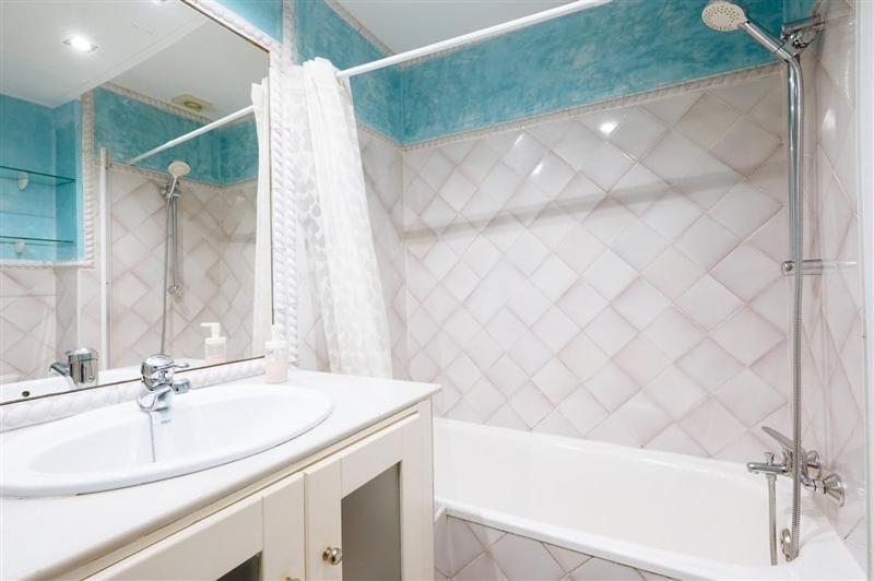 Vivienda Turistica Atanasio Barron- Free Parking Sevilla